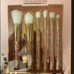 Makeup brushes